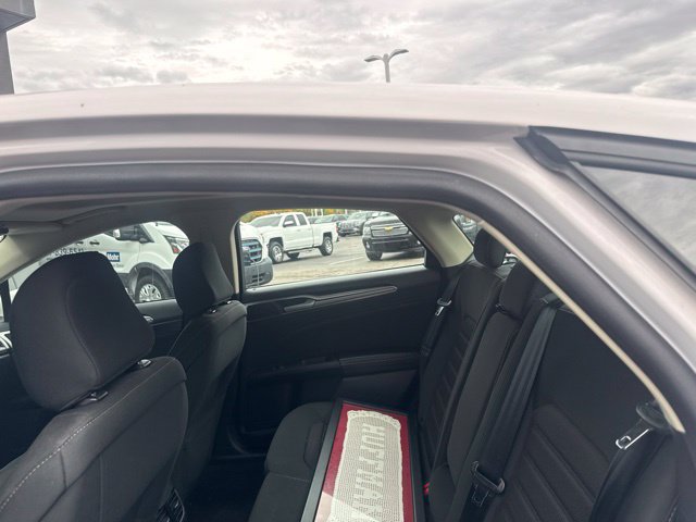 Used 2020 Ford Fusion SE FWD image 11