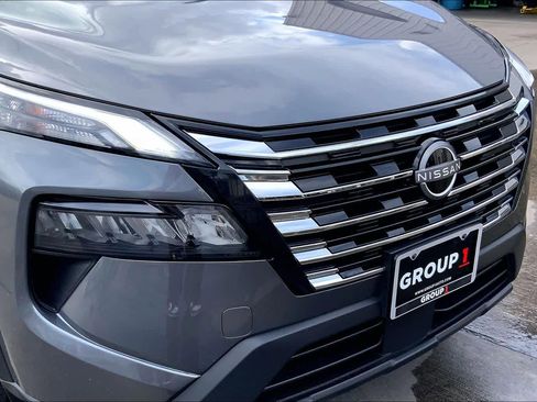 Used 2025 Nissan Rogue SV AWD/4WD image 29
