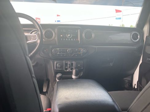Used 2020 Jeep Wrangler Unlimited Sahara AWD/4WD image 28