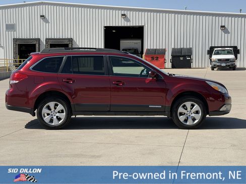 Used 2011 Subaru Outback 2.5i Limited w/ PWR Moonroof Pkg AWD/4WD image 3