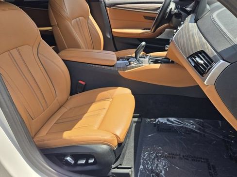 Used 2022 BMW M550i xDrive w/ Executive Package AWD/4WD image 16