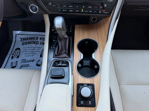 Used 2019 Lexus RX 450hL Premium w/ Premium Package AWD/4WD image 31