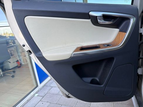 Used 2017 Volvo XC60 T5 Inscription w/ Advanced Package AWD/4WD image 21