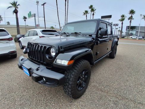 Used 2023 Jeep Gladiator Willys image 3