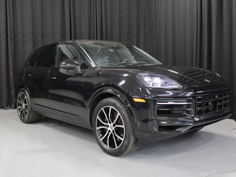 Certified 2025 Porsche Cayenne image 9