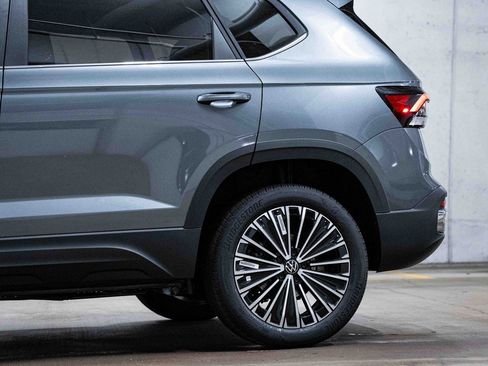 New 2025 Volkswagen Taos SE image 4