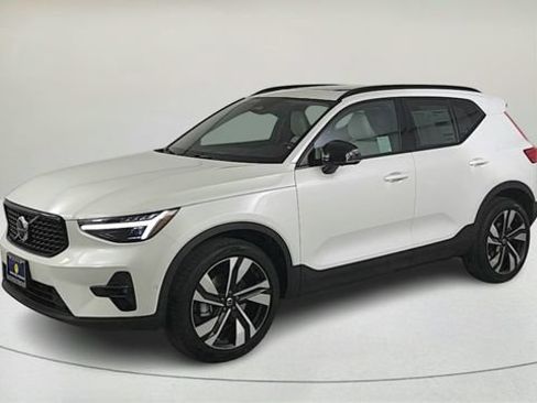Certified 2026 Volvo XC40 B5 Ultra w/ Climate Package AWD/4WD image 8