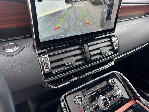Certified 2024 Lincoln Navigator Premiere AWD/4WD image 21