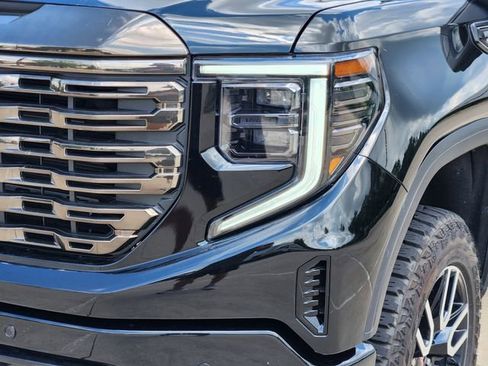 Used 2024 GMC Sierra 1500 AT4 w/ Technology Package AWD/4WD image 9