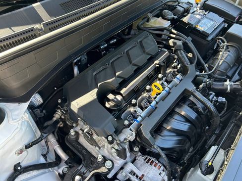 Used 2025 Hyundai Venue SEL FWD image 30