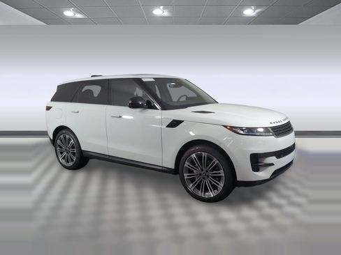 Used 2025 Land Rover Range Rover Sport SE image 6