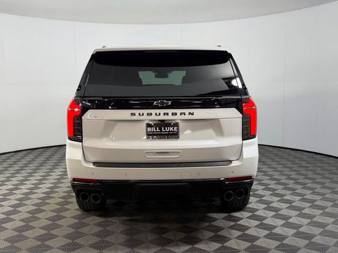 Used 2025 Chevrolet Suburban Z71 AWD/4WD image 8