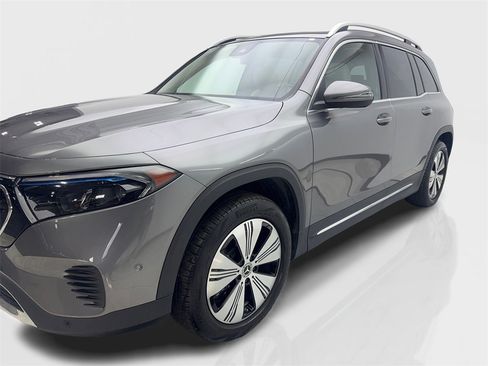 Used 2023 Mercedes-Benz EQB 300 4MATIC image 11