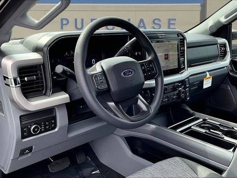 New 2026 Ford F250 XLT w/ XLT Premium Package AWD/4WD image 7
