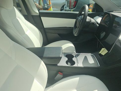 Used 2021 Tesla Model Y Performance image 12