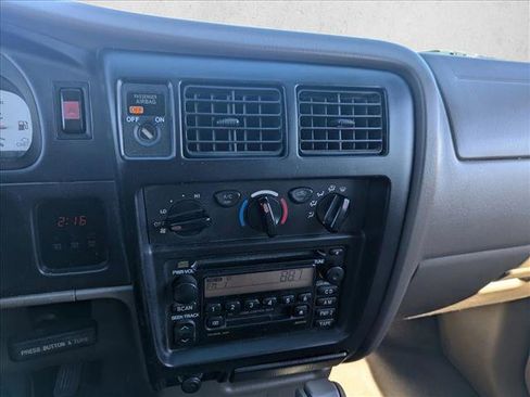 Used 2002 Toyota Tacoma 2WD Xtracab image 14