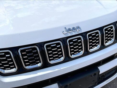 Used 2025 Jeep Compass Limited AWD/4WD image 3