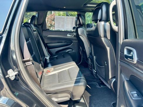 Used 2018 Jeep Grand Cherokee Limited AWD/4WD image 16