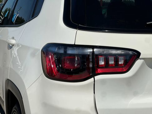 Used 2021 Jeep Compass Latitude FWD image 28