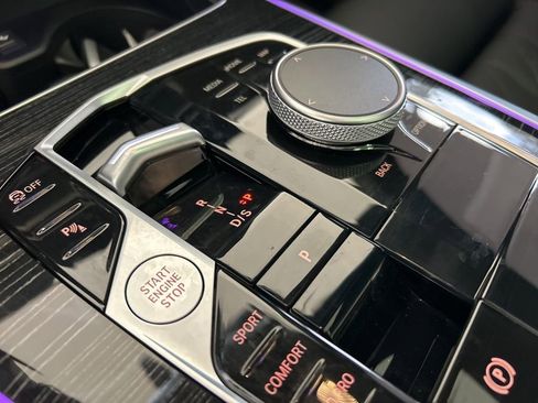 Used 2024 BMW X5 sDrive40i w/ M Sport Package image 8