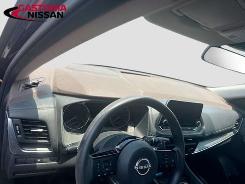 Used 2023 Nissan Rogue SV FWD image 11