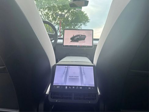 Used 2022 Tesla Model Y Long Range AWD/4WD image 17