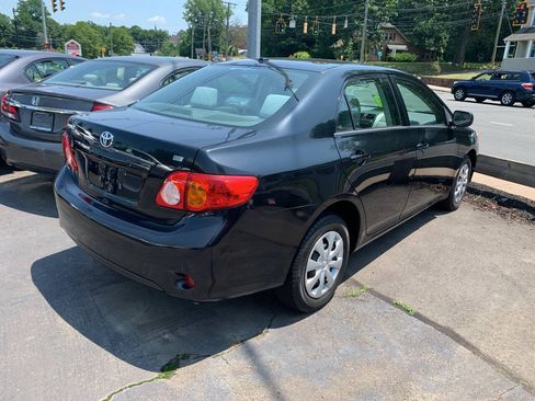 Used 2010 Toyota Corolla LE FWD image 3