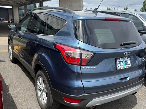 Used 2018 Ford Escape SE w/ SE Sync 3 Package AWD/4WD image 4