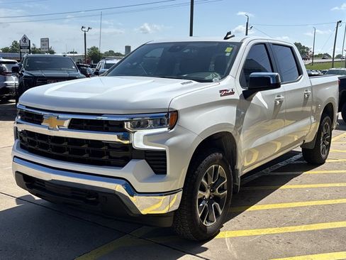 Used 2025 Chevrolet Silverado 1500 LT AWD/4WD image 9