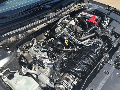 Used 2025 Nissan Altima 2.5 SV FWD image 30