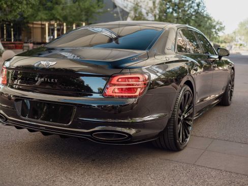 Used 2025 Bentley Flying Spur Plug-In Hybrid AWD/4WD image 8