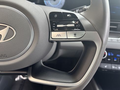 Used 2025 Hyundai Elantra SEL FWD image 13