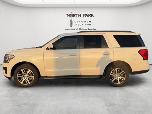 Used 2024 Ford Expedition XLT RWD image 2