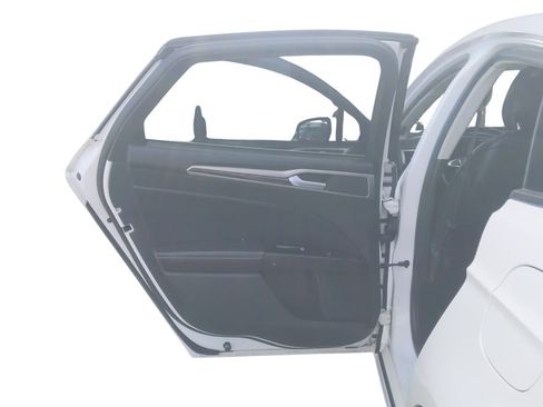 Used 2014 Ford Fusion SE w/ Equipment Group 202A FWD image 29