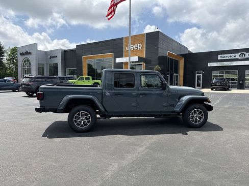 New 2026 Jeep Gladiator Sport AWD/4WD image 14