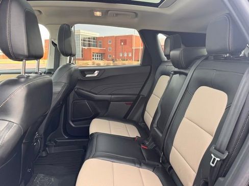 Used 2022 Ford Escape Titanium w/ Titanium Elite Package AWD/4WD image 32