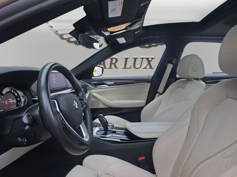 Used 2019 BMW 530i w/ Convenience Package RWD image 9