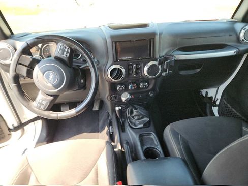 Used 2016 Jeep Wrangler Unlimited Rubicon w/ Connectivity Group image 7