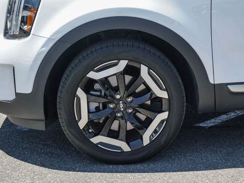 Certified 2024 Kia Telluride EX FWD image 10