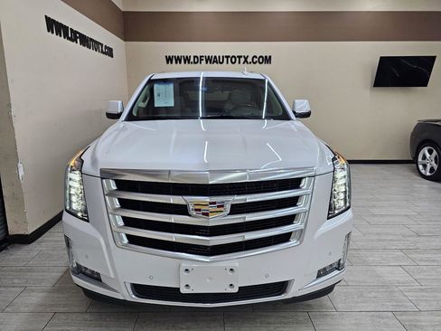 Used 2016 Cadillac Escalade Luxury image 3