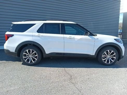 New 2026 Ford Explorer ST-Line RWD image 2