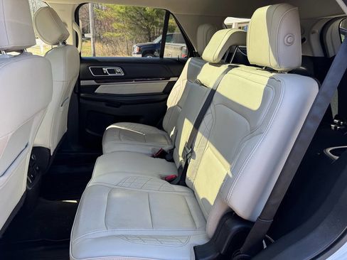 Used 2017 Ford Explorer Platinum AWD/4WD image 18