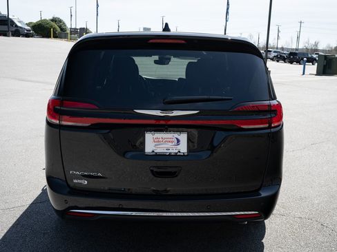 New 2026 Chrysler Pacifica Select FWD image 8