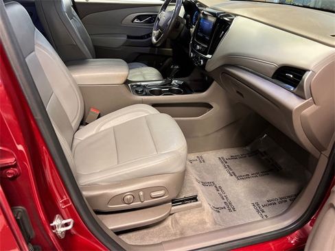 Used 2020 Chevrolet Traverse LT image 11