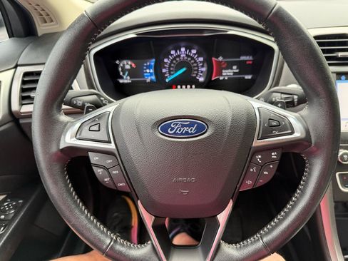 Used 2019 Ford Fusion SE w/ Equipment Group 151A FWD image 17