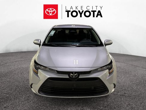 Used 2025 Toyota Corolla LE image 11