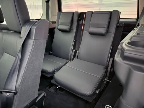 Used 2013 Land Rover LR4 HSE image 23