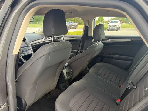Used 2020 Ford Fusion SE FWD image 25