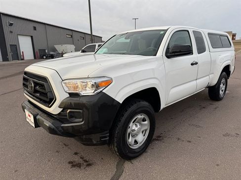 Used 2022 Toyota Tacoma SR image 3