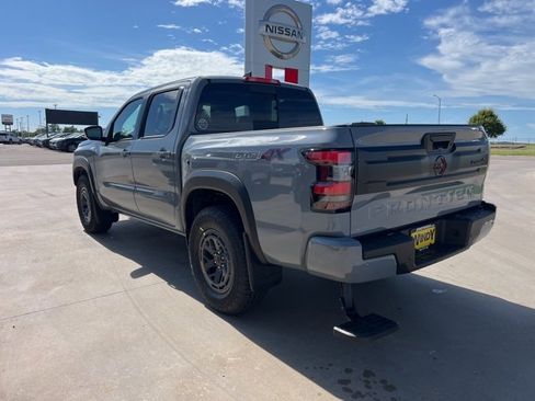 Used 2025 Nissan Frontier PRO-4X image 5